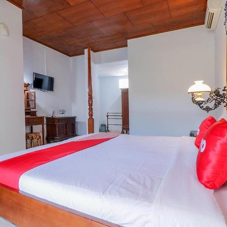 Oyo 1930 Ananda Beach Hotel Санур Экстерьер фото