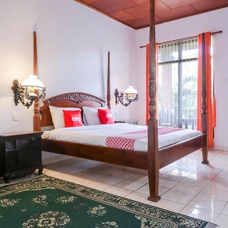 Oyo 1930 Ananda Beach Hotel Санур Экстерьер фото