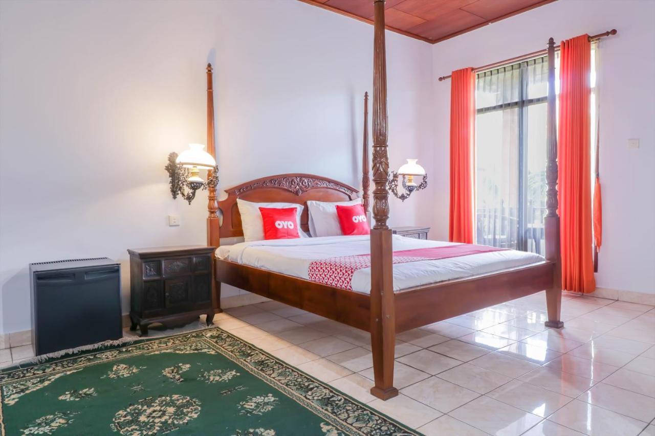 Oyo 1930 Ananda Beach Hotel Санур Экстерьер фото