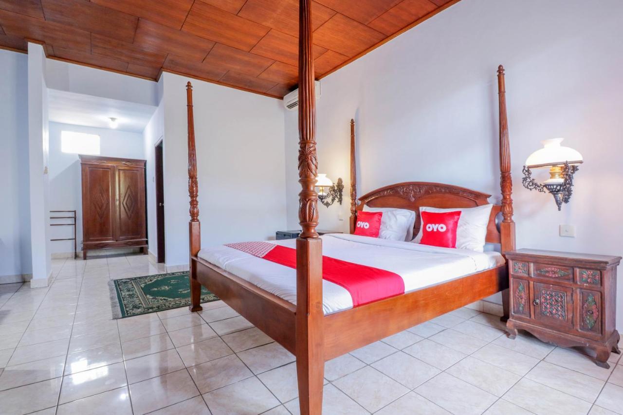 Oyo 1930 Ananda Beach Hotel Санур Экстерьер фото